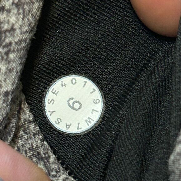 LULULEMON reversible black gray active athletic training shorts women's 6 - Picture 2 of 8